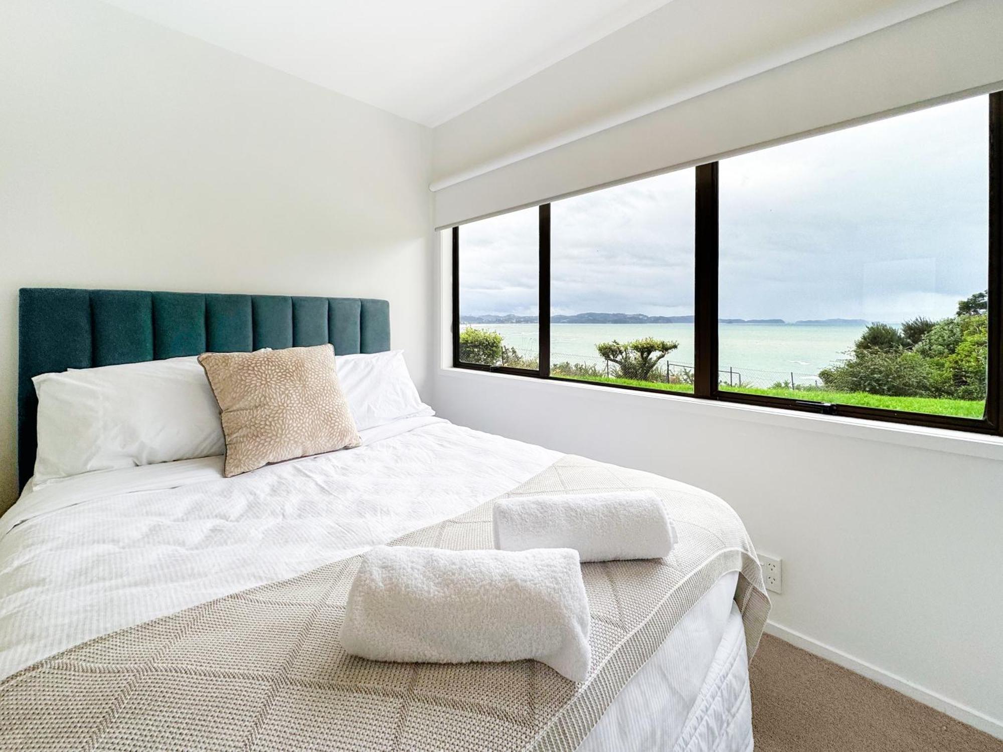 Private Paradise With Sea Views Appartement Whangaparaoa Buitenkant foto